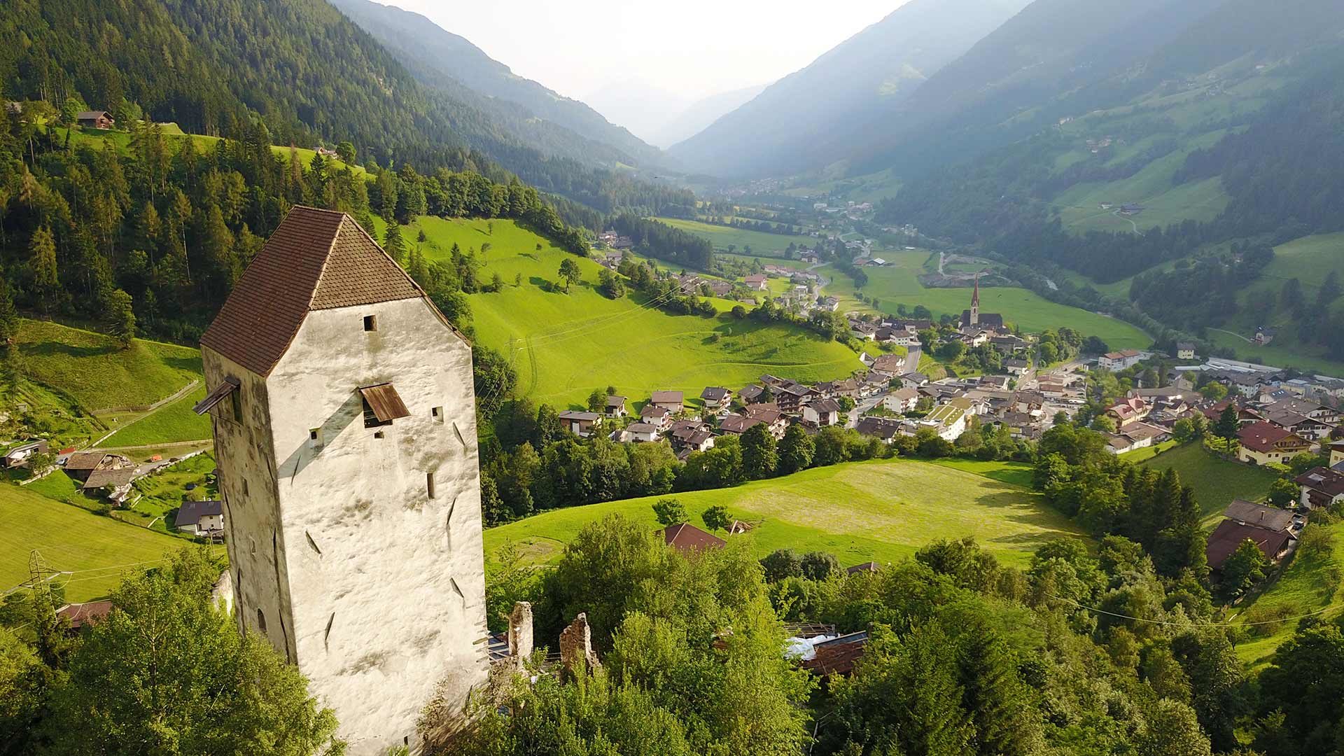 Blick zur Jaufenburg