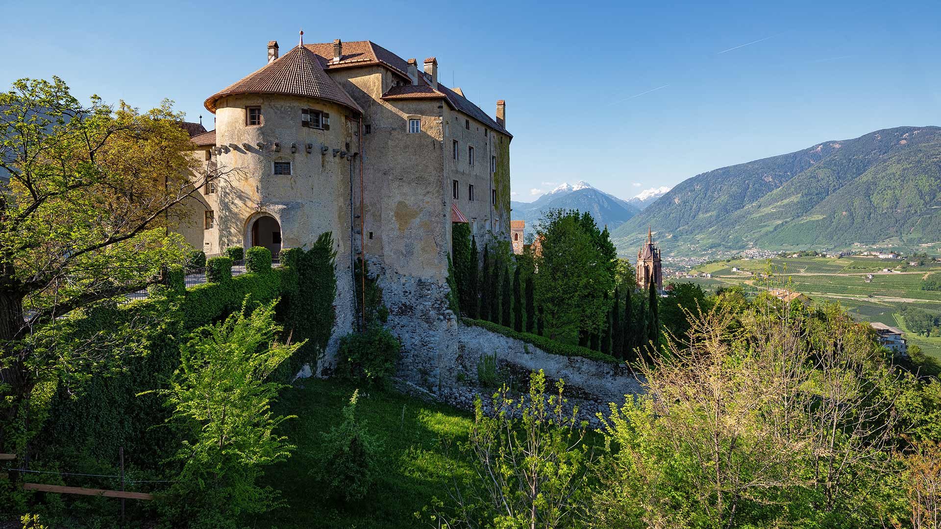 Schloss Schenna & Mausoleum