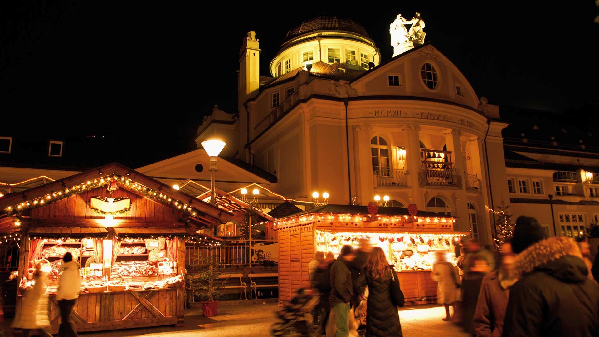 Weihnachtsmarkt - Abendstimmung beim Kurhaus